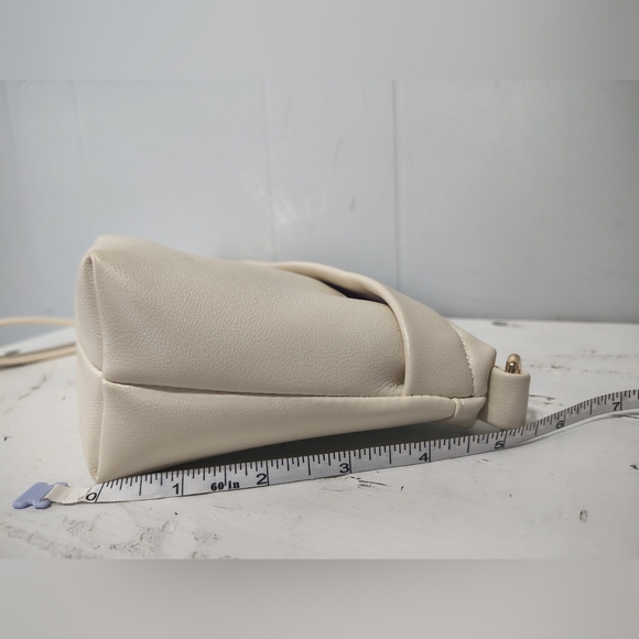 Snugbox Locking‎ Stash Travel Bag Wristlet Clutch White